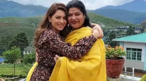 Hansika Motwani Mother