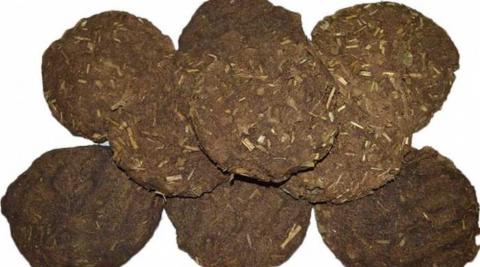 गोबर के कंडे (Cow Dung)