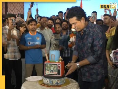 sachin tendulkar cuts cake on 25 years of his historic desert storm innings in sharjah against australia