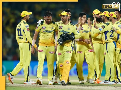 ipl 2023 ms dhoni slap deepak chahar in funny way before chennai super kings vs delhi capitals match