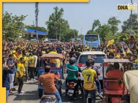 ipl 2023 ms dhoni fans surrounding csk bus and hits the roof in delhi before dc vs csk 