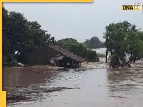 Gujarat Rain: बारिश के कारण पूरा गुजरात डूब गया है. हर तरफ पानी ही पानी है. (फोटो-PTI)