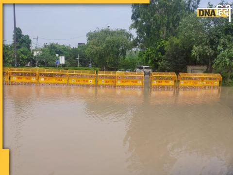 Delhi Flood News: यमुना नदी का जल स्तर बढ़ने से आउटर रिंग रोड पर झील बन गई है.