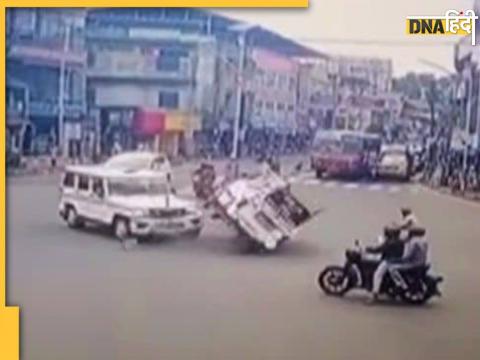 Viral Accident Video: मंत्री की एस्कॉर्ट गाड़ी के टक्कर मारते ही एंबुलेंस पलट गई.