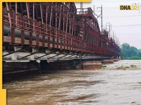 delhi flood updates yamuna water level declining water logging in ito rajghat check latest 