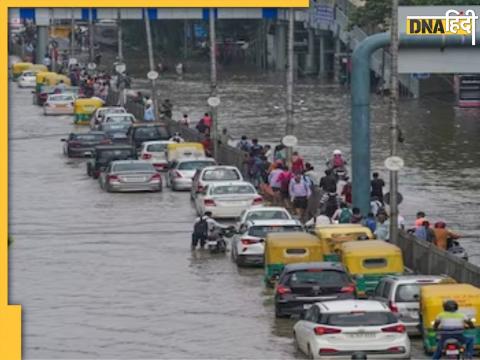 yamuna water level delhi decreasing roads open train services at old loha pul resumes