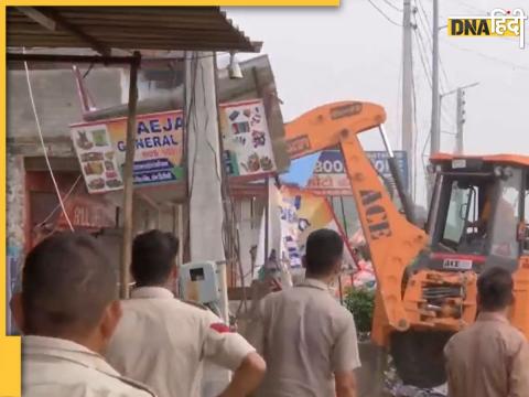 Nuh Violence के बाद अब दंगाइयों के अवैध कब्जों पर बुलडोजर चल रहा है. (Photo-ANI)