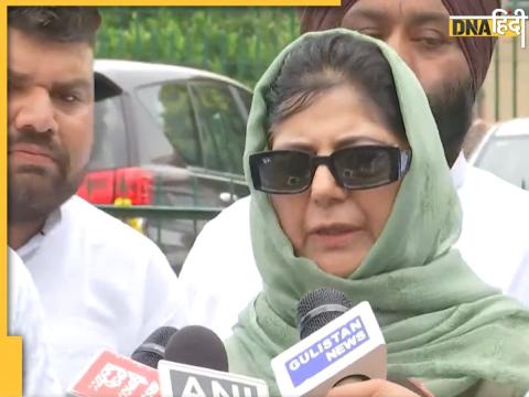 Mehbooba Mufti बुधवार को सुप्रीम कोर्ट में आर्टिकल 370 की सुनवाई में पहुंची थीं. (Photo- ANI)