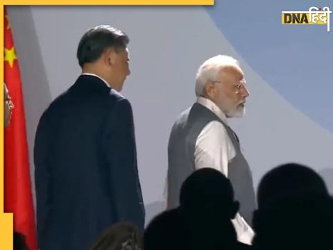 PM Modi को चीनी राष्ट्रपति Xi Jinping ने मंच पर चढ़ते हुए आवाज दी, लेकिन वह ठहरने के बजाय जवाब देते हुए चलते रहे.