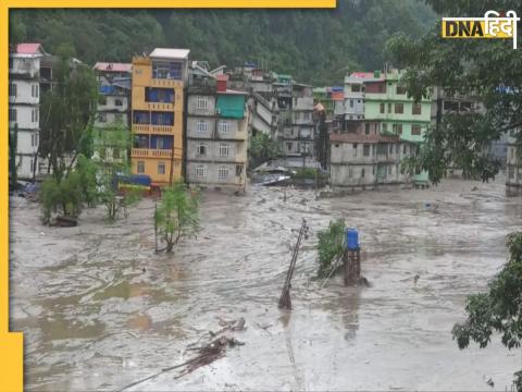 सिक्किम में बाढ़ बारिश से तबाह हुए लोग.