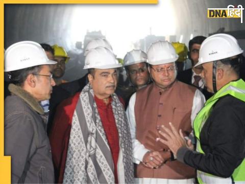 Uttarakhand Tunnel Accident: रेस्क्यू ऑपरेशन देखने पहुंचे केंद्रीय मंत्री नितिन गडकरी और मुख्यमंत्री पुष्कर सिंह धामी को जानकारी देते अधिकारी.