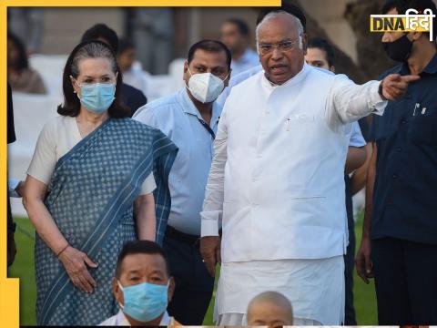 Sonia Gandhi and Mallikarjun Kharge (file photo)