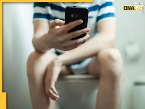 Using Smartphone In Toilet