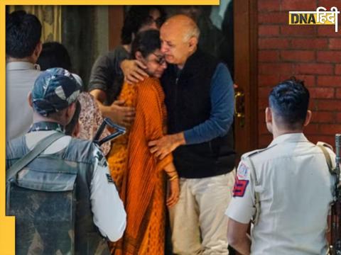 Manish Sisodia with his Wife (file photo)