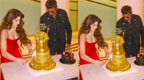 Yo Yo Honey Singh gifts Urvashi Rautela gold cake 