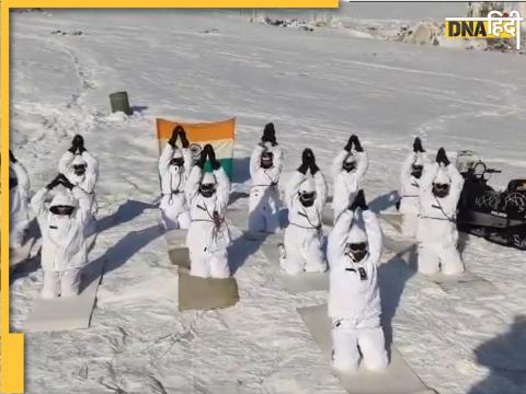 भारतीय सेना के जवान Internationa Yoga Day पर बर्फीले ग्लेशियर में सूर्य नमस्कार करते हुए. (फोटो- Indian Army)