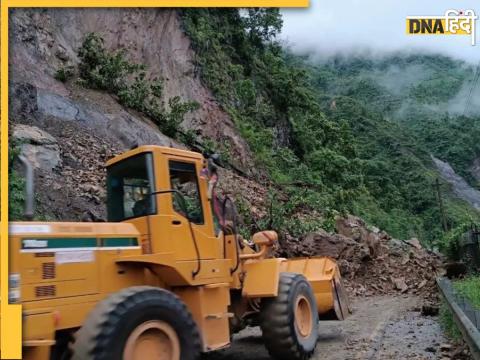 Nepal Landslide के कारण बंद हो गए रास्ते को खोलने की कोशिश की जा रही है. (फोटो- ANI)