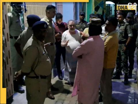 Muzzaffarpur में मुहर्रम जुलूस के दौरान मारपीट के बाद लोगों को समझाती पुलिस.