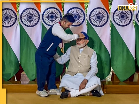 Watch PM Modi sits on Floor Paris Paralympic Gold Winner Navdeep Singh Gifts Him a Cap Viral Video