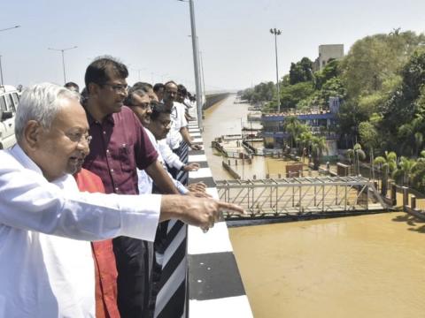 मुख्यमंत्री नीतीश कुमार ने लगातार दूसरे दिन किया सर्वे