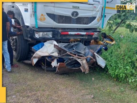 Madhya Pradesh के Damoh में ट्रक ने ऑटो रिक्शा को बुरी तरह कुचल दिया है, जिससे 7 लोगों की मौत हो गई है.