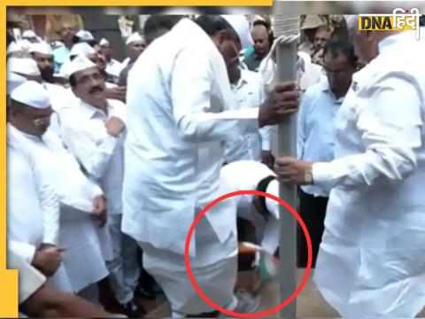 Siddaramaiah Shoe Video: वायरल वीडियो में कांग्रेस कार्यकर्ता मुख्यमंत्री सिद्धरमैया के जूते उतारता दिख रहा है.