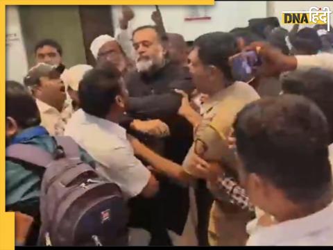 Ruckus during Yogendra Yadav speech