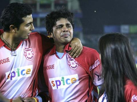हरभजन ने श्रीसंत को जड़ा थप्पड़ 