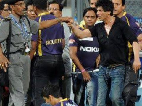  वानखेड़े स्टेडियम में शाहरुख खान पर लगा बैन