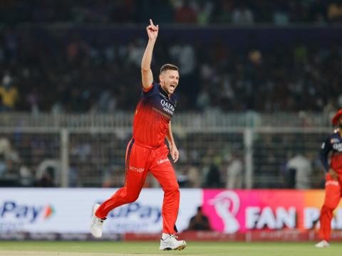 जोश हेजलवुड 