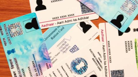 बांग्लादेशियों और रोहिंग्याओं पर मिले आधार व पैन कार्ड