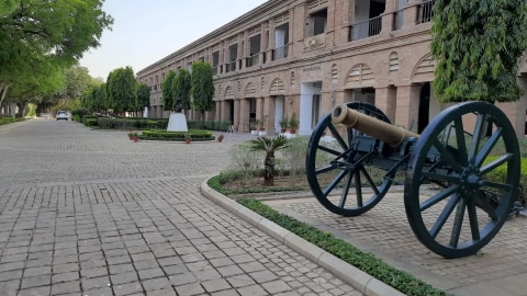 काफी महंगी है सिंधिया स्कूल की फीस