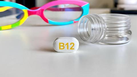 विटामिन बी12 
