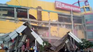 Death toll jumps to 384 after tsunami, quake in Indonesia