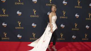'Modern Family' star Sarah Hyland shares her story of being sexua...