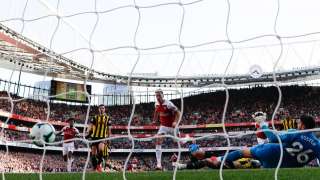Premier League: Arsenal ride their luck to make it seven in a row, clinch 2...
