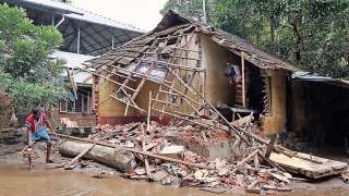 Red alert in three Kerala districts for heavy rain