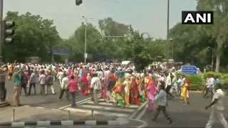 Delhi: Sanitation workers intensify strike; protest outside Arvind Kejriwal...