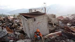Missing toll soars to 5,000 in engulfed Indonesia quake neighbourhoods
