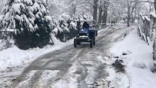 Kashmir valley experiences season's first snowfall; IMD issues orange...