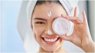 Why is it essential to wear sunscreen during winter season? 