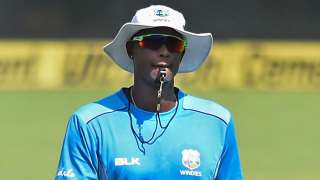 If players can travel and do quarantine then why not overseas umpires: Wind...