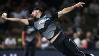 NS vs PAK: WATCH Daryl Mitchell's one-handed screamer to send Pakistan...