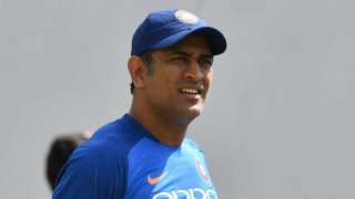 Pakistani girl told Dhoni to lose against Pakistan, his response goes VIRAL