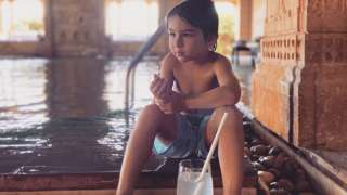 Kareena Kapoor Khan shares pic of Taimur chilling by pool, Arjun Kapoor dro...