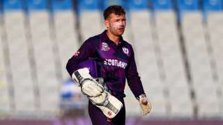 Watch: Scotland wicket-keeper Matt Cross cheers up bowler saying, 'who...