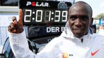 Kenyan athlete Eliud Kipchoge shatters marathon world record in Berlin