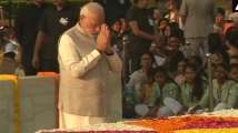 PM Modi, President Kovind pay tribute to father of nation Mahatma Gand...