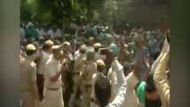 After observing strike for days, EDMC workers take protests to Kashmere Gat...