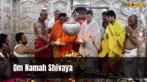 'Shiv bhakt' Rahul Gandhi chants mantras at Ujjain's Mahakal...